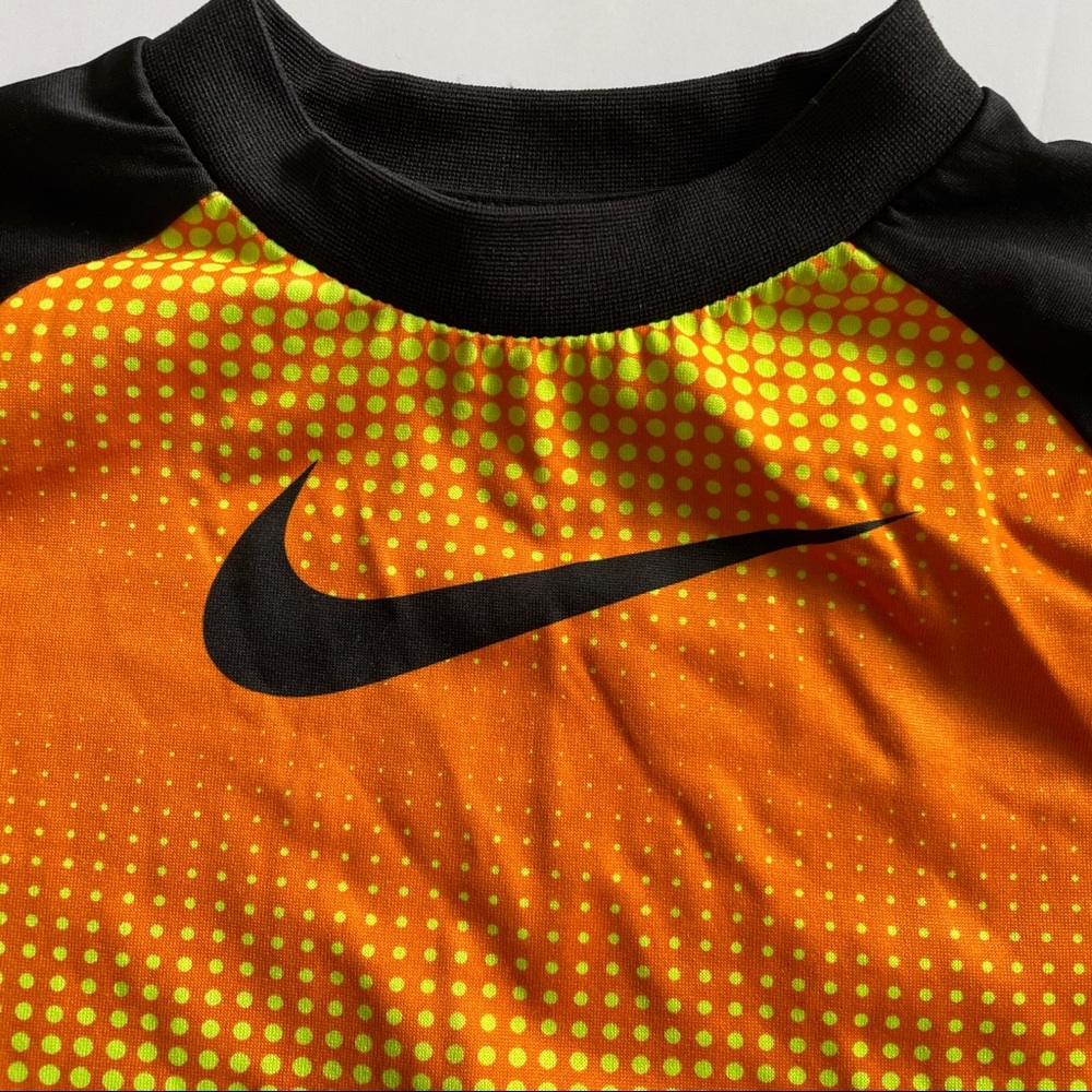Nike tee - Picture 3 of 4